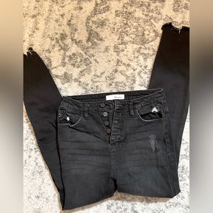 WILD OAK BOUTIQUE black skinny jeans.
